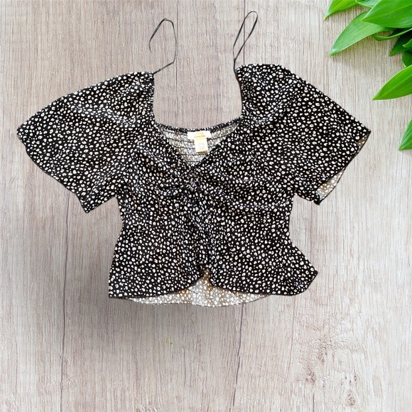 URBAN Romantics Tops - Black and white print blouse‎